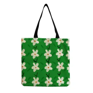 Grüne Stofftasche Detail mit Blumenmuster, wiederverwendbare Einkaufstasche mit Henkel.