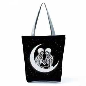 Detailansicht des Totenkopf-Mond-Druck-Leinwand-Tragetasche, stilvolle große Umhängetasche.