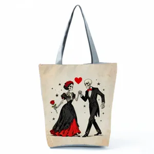 Detailansicht des Vintage-Skelett-Paar-Drucks auf der Tragetasche mit klarem Grafikdesign.