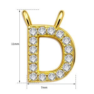 Goldener Buchstabe D Anhänger besetzt mit Zirkonia, ideal für DIY Schmuckherstellung.