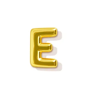 Goldener Buchstabe E Anhänger minimalistischer glänzender Kupfer Alphabet Schmuck für Kette