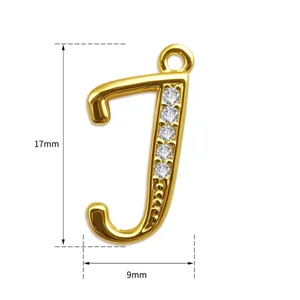Goldener Buchstabe J Anhänger Halskette Charm mit funkelnden Zirkonia Steinen verziert.