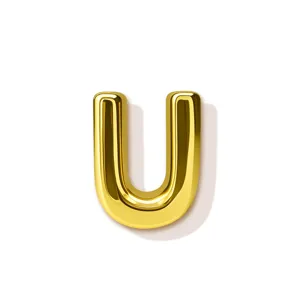 Goldener Buchstabe U Anhänger Detailansicht, minimalistischer glänzender Kupfer Charm für Ketten.