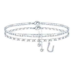 Cavigliera doppia color argento con ciondolo lettera U e zirconi brillanti molto eleganti.