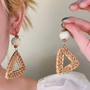 Zomer vakantie geweven rattan geometrische oorringen elegante houten kralen voor dames