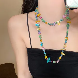 Detailansicht der bunten Muschelperlen-Langen Kette, Dopamin-Stil doppelschichtig Sommerschmuck.