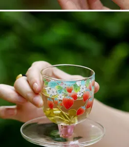 Leuke glazen theekop set met aardbeien patroon voor traditionele Chinese kung fu thee