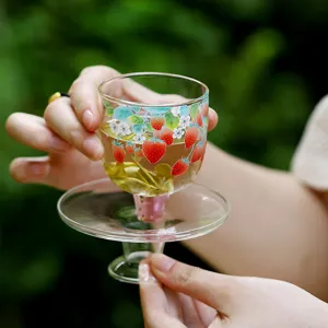 Glazen theekop set met mooi aardbei patroon, hittebestendige Chinese theekop.