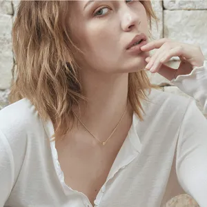 Collier pendentif cœur doré minimaliste chaîne clavicule délicate pour mode quotidienne