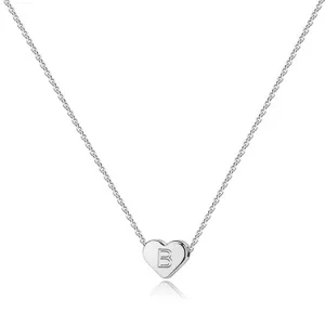 Beau collier pendentif coeur argenté initiales alphabet style minimaliste pour femmes chic