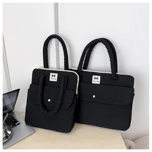 Schwarze Laptoptasche für Damen, süße Tablet Hülle mit Griffen und praktischer Fronttasche.