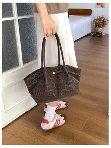 Borsa shopper rétro in camoscio con stampa leopardato da donna, grande borsa a spalla.