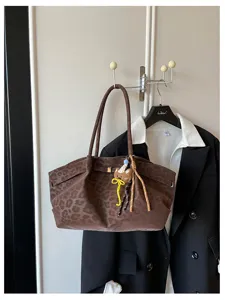 Borsa tote vintage in camoscio con stampa leopardo da donna, grande borsa a spalla.