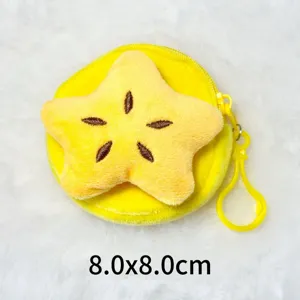 Vue détaillée du joli porte-monnaie en peluche carambole jaune mesurant 8.0x8.0cm