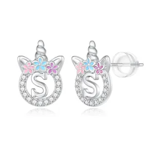 Boucles d'oreilles licorne lettre S en argent avec zircone cubique brillante et jolies fleurs emaillees.