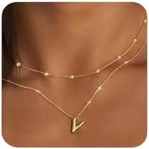 Collana con lettere multistrato placcata in oro 14K, elegante girocollo con ciondolo a V.