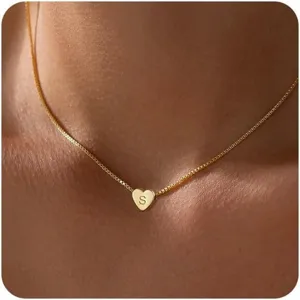 Collana con Iniziale a Cuore Placcata in Oro 14K per Donna Sottile Catena Veneziana in Rame Ciondolo a Cuore con Lettera