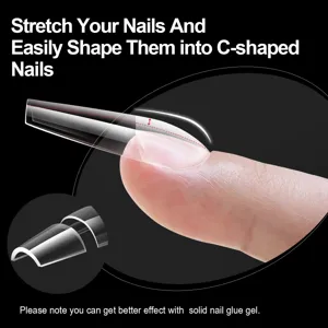 Gros plan d'ongles sculptés semi-dépolis mettant en valeur la forme parfaite en courbe C
