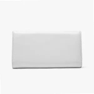 Vista dettagliata semplice portafoglio donna pelle bianca pochette pieghevole primo piano