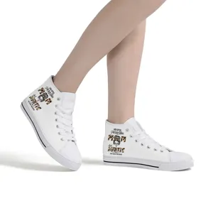 Personalisierte Damen High Top Segeltuchschuhe, lässige weiße Schnür Sneaker mit Muster.