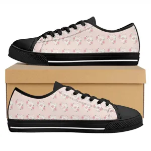 Personalisierte Damen Low-Top-Sneakers aus Leinen mit charmantem Muttertags-Blumenmuster.