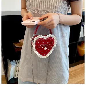 Joli sac à main mini cœur rouge à pois, bordure en dentelle délicate, nœud et pendentif perle.