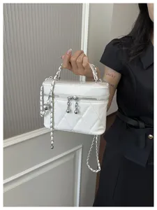 Sac bandoulière matelassé tendance pour femme, sac à main élégant pour le quotidien.
