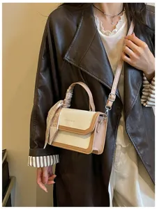 Sac à bandoulière élégant en cuir PU pour femme, design rétro contrasté avec foulard chic.