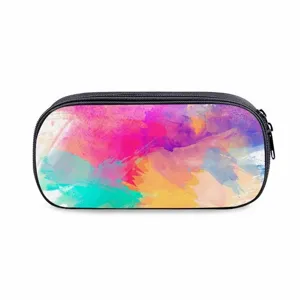 Nahaufnahme des bunten Aquarell Muster Federmäppchens mit glattem Reißverschluss.