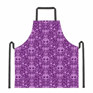 Lila Totenkopf Küchenschürze mit schwarzen Bändern, stilvolles Gothic Kochzubehör für Damen und Herren.