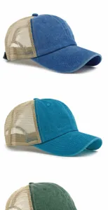 Nahaufnahme von drei vintage gewaschenen Trucker-Hüten mit Netzrücken in Blau und Grün