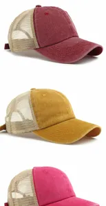Detailansicht von drei vintage gewaschenen Trucker-Hüten in Burgund, Senf und Rosa