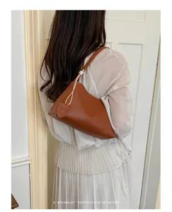 Minimalist brown retro shoulder bag for women, stylish underarm hobo bag for daily commute.