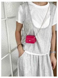 Mini pink crossbody bag detail shot, stylish stone pattern chain bag for women daily wear.