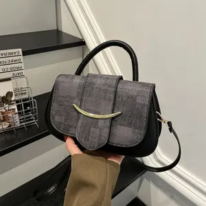 Bolso de mano decorativo con hebilla empalmada retro casual, bolso cuadrado minimalista.