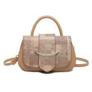 Bolso bandolera informal retro con asa superior y barra dorada, elegante bolso de mano.