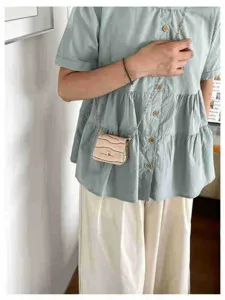 Mini crossbody bag for women, cute textured small shoulder bag with chain strap fashion style.