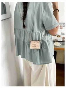 Fashion mini crossbody bag for women with crocodile pattern and metal chain. Chic daily purse.