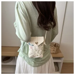 Borsa a tracolla per cellulare ricamata in stile cinese chic con chiusura a cuore.