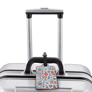 Etiqueta de equipaje creativa con motivo médico para maleta, elegante y práctica para viajar.