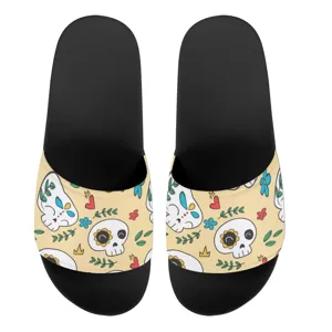 Modische lässige Flach-Sandalen für Damen und Herren mit süßem Cartoon-Totenkopf-Muster.