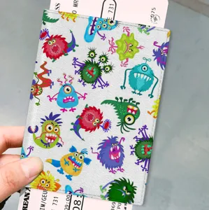 Porte-passeport en cuir PU avec motif de monstres animés colorés et étui de voyage.