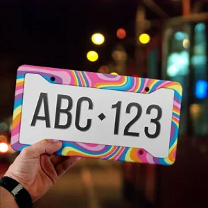 Portaplaca de matrícula estándar de EE. UU. personalizado con diseño ondulado, soporte de coche.