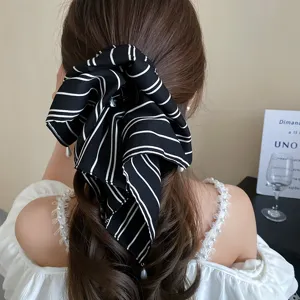 Koreaanse stijl zwart-wit gestreepte stoffen haarclip met parelhanger voor vrouwen