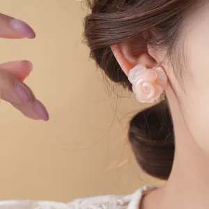 Elegante Harz Rosenblüten Ohrstecker für Damen, süße Blumen Ohrringe mit Silber Nadel.