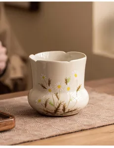 Hand-painted ceramic tea wash cup with daisy pattern retro aesthetic tea ceremony accessory.