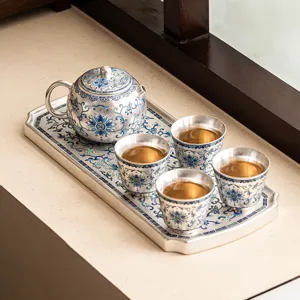Elegante set da tè argentato con motivo floreale blu, teiera e tazze kung fu in confezione regalo.