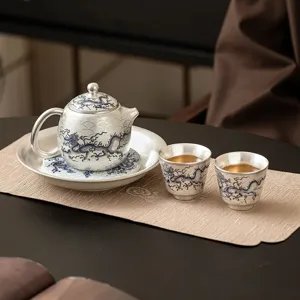 Luxe theeservies geschenkdoos verzilverd met prachtige drakenpatronen voor zakenlieden.
