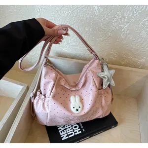 Borsa a tracolla rosa a pois con simpatico cerotto di coniglio bianco, shopper capiente.