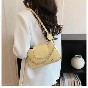 Elegante borsa a spalla gialla con tracolla intrecciata e catena, borsa retro da donna.